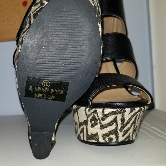 Printed Wedge Sandals - Picture 4 of 6